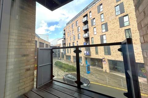 2 bedroom apartment to rent, Addlestone, Surrey, KT15