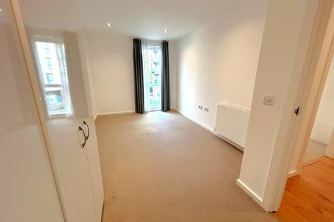 2 bedroom apartment to rent, Addlestone, Surrey, KT15