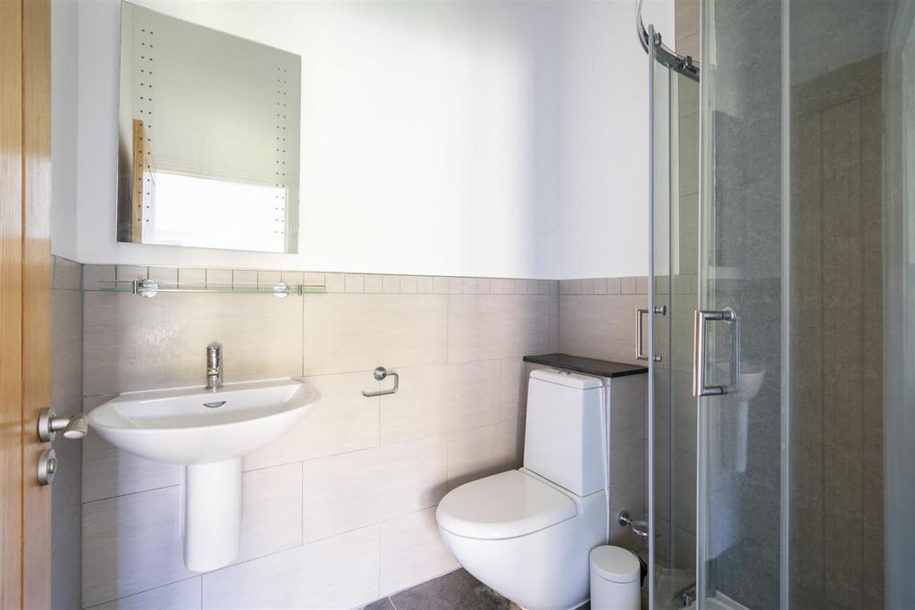 Apartment 4 Byron Place  4.jpg