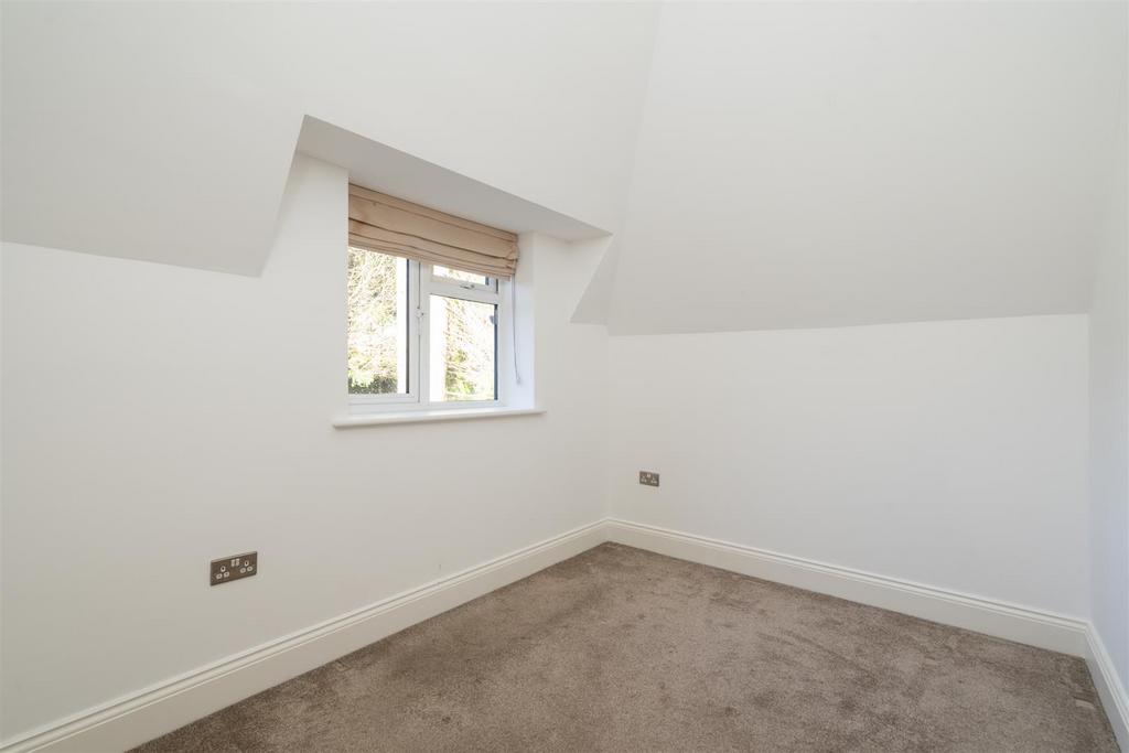Apartment 4 Byron Place  1.jpg
