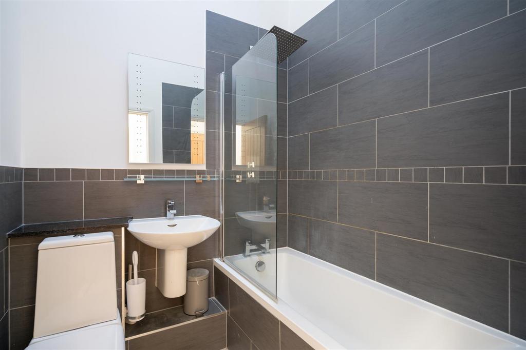 Apartment 4 Byron Place  5.jpg