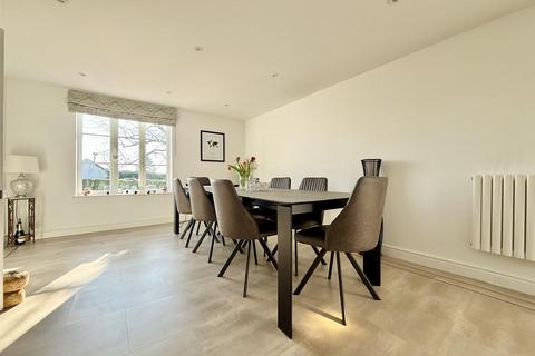 undefined, Larkhay Road, Hucclecote GL3