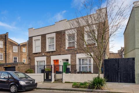 3 bedroom house for sale, Lewis Street, London