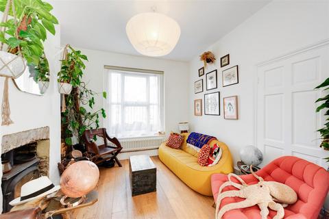 3 bedroom house for sale, Lewis Street, London