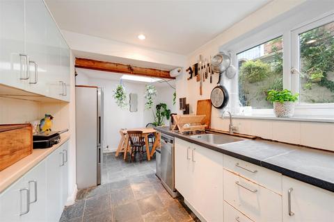 3 bedroom house for sale, Lewis Street, London