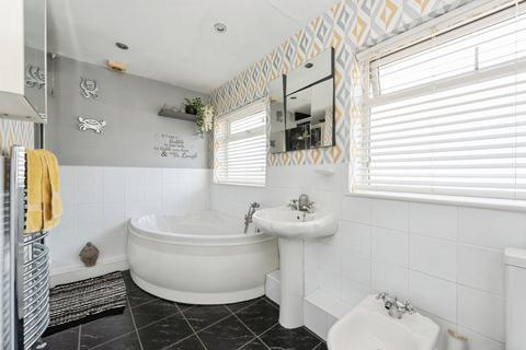 undefined, Meadow Close, Hounslow TW4