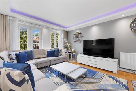 2 bedroom flat to rent, Dover Close, London, NW2
