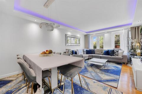 2 bedroom flat to rent, Dover Close, London, NW2