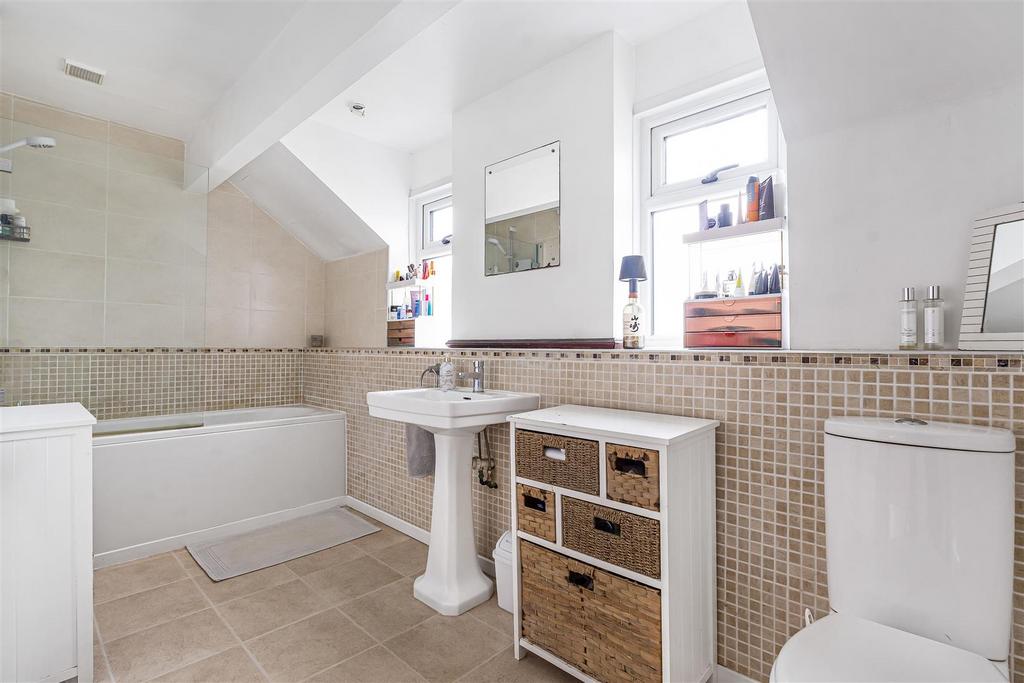 Master En-suite Bathroom