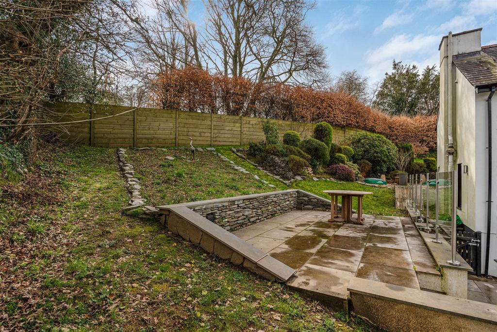 Side Garden Terrace