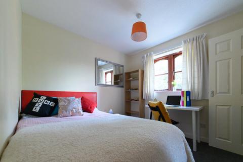2 bedroom house to rent, Avon Gardens, Nottingham NG2