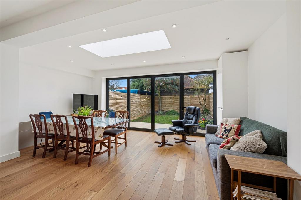 2 Elm Close-3.jpg