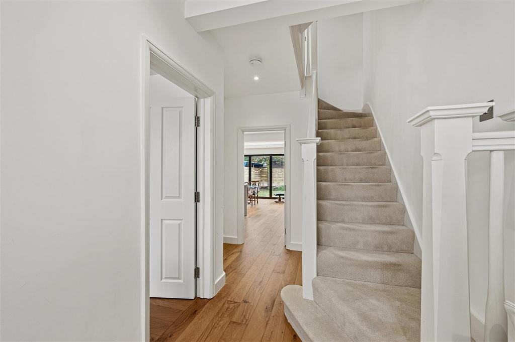 2 Elm Close-2.jpg