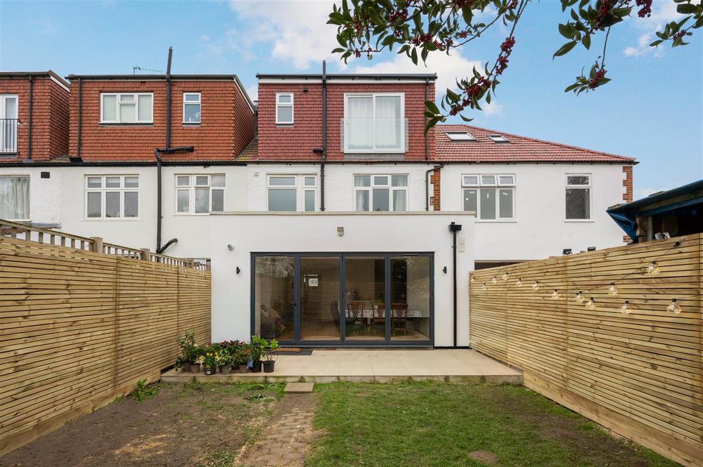 2 Elm Close-10.JPG
