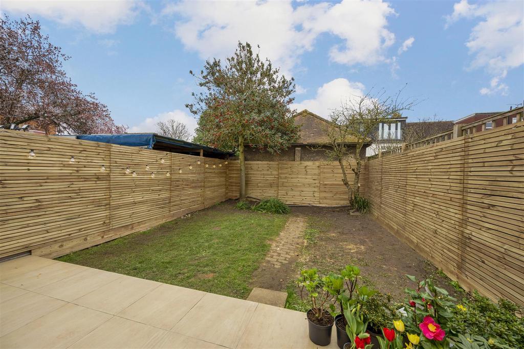 2 Elm Close-9.jpg