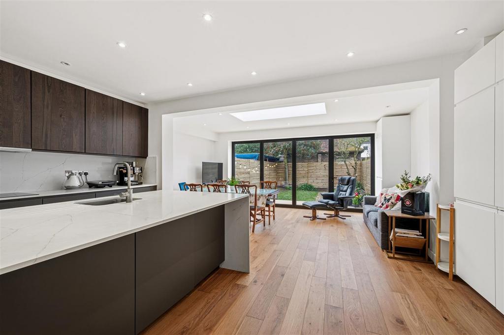 2 Elm Close-4.jpg