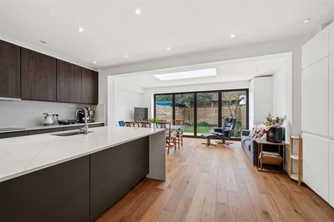 4 bedroom terraced house for sale, Elm Close, London