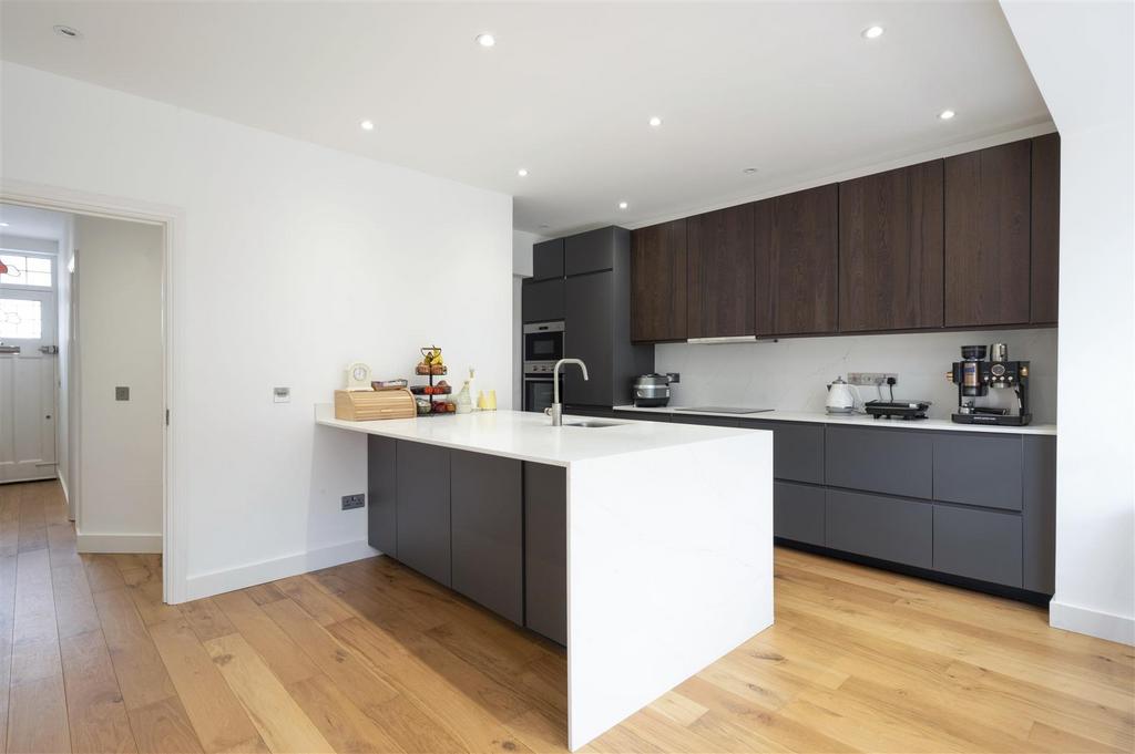 2 Elm Close-6.jpg