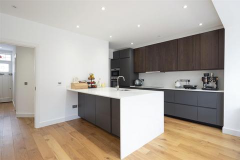 4 bedroom terraced house for sale, Elm Close, London