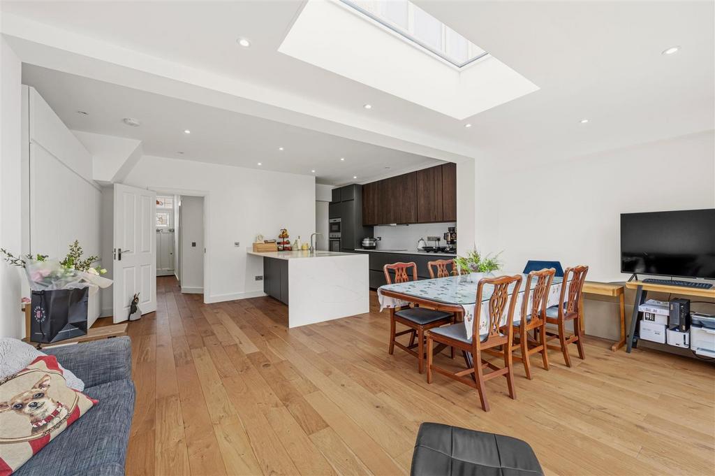 2 Elm Close-8.jpg