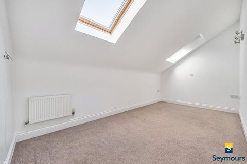 2 bedroom flat for sale, Queens Road, Surrey GU1