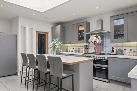 3 bedroom semi-detached house for sale - June Close, Coulsdon