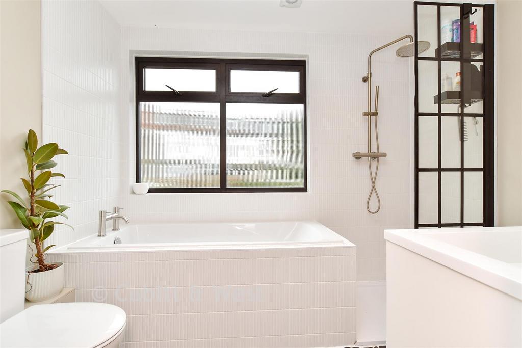 En-Suite Bathroom