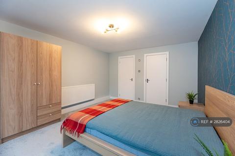 3 bedroom flat to rent, Archway, London, N19