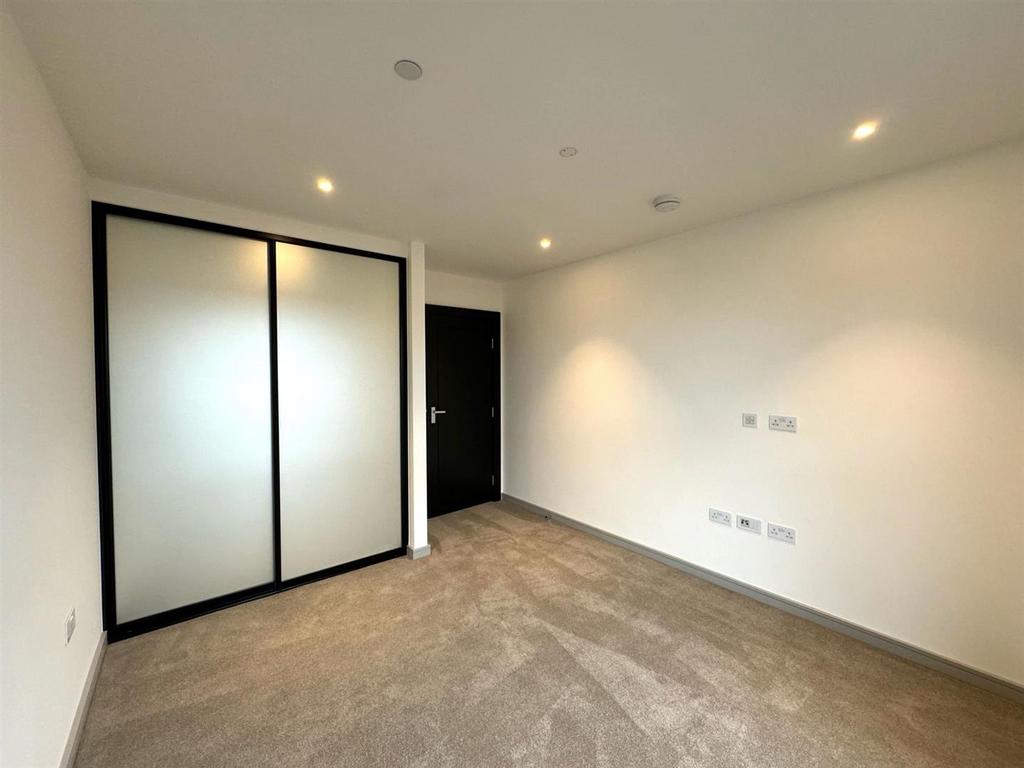 Bedroom pic 1.jpg
