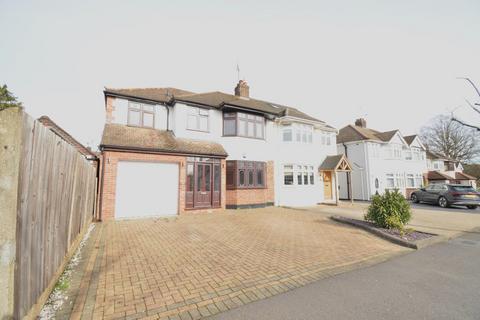 5 bedroom semi-detached house to rent, Seaforth Close, Romford