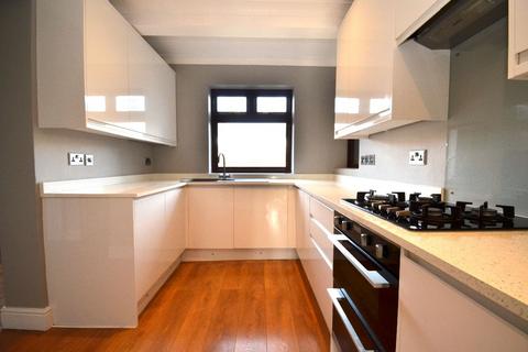 5 bedroom semi-detached house to rent, Seaforth Close, Romford