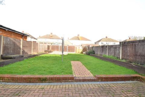 5 bedroom semi-detached house to rent, Seaforth Close, Romford
