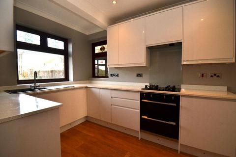 5 bedroom semi-detached house to rent, Seaforth Close, Romford