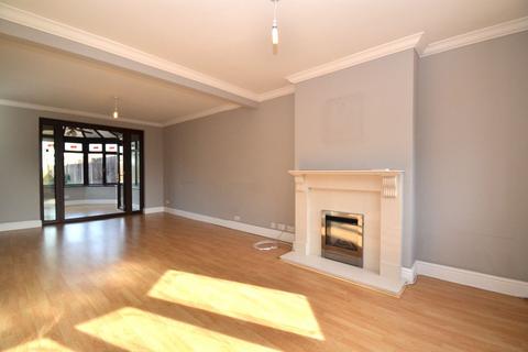 5 bedroom semi-detached house to rent, Seaforth Close, Romford