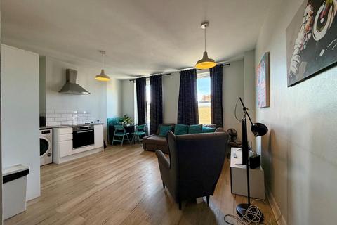3 bedroom apartment to rent, London SE5