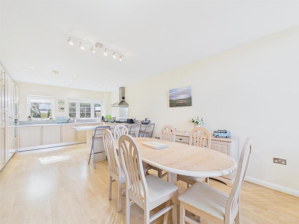 Dining Room &amp; Kitchen