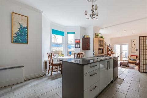 4 bedroom house for sale, Albany Road, Cardiff CF24