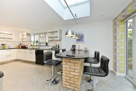 4 bedroom detached house for sale, The Lynch, Hoddesdon