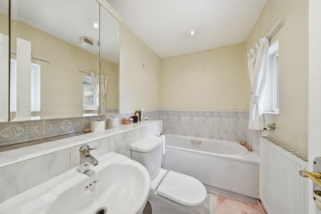 Main bedroom - ensuite