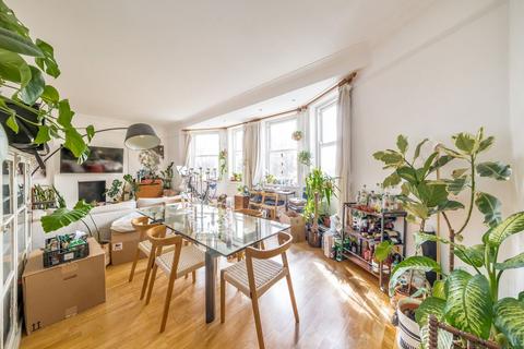 2 bedroom flat to rent, Finchley Road, London NW3