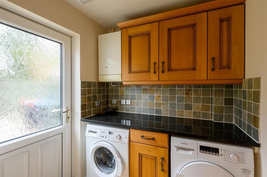 15 Copperfield Close-15[1].jpg