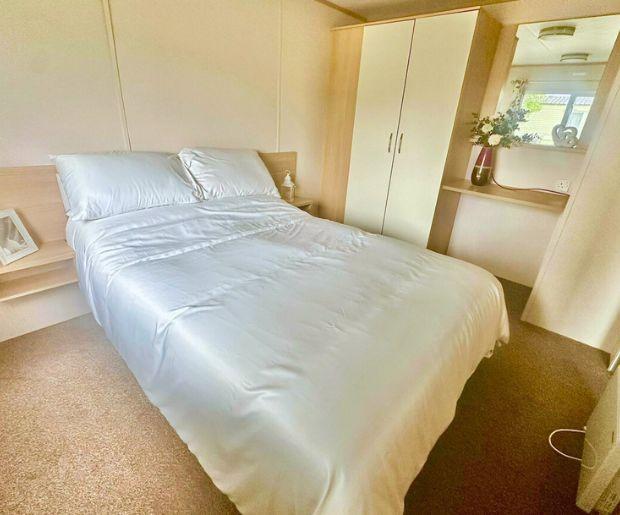 Carnaby Accolade Master Double Bedroom At Hoburne