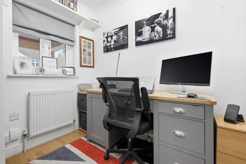 4 bedroom detached house for sale, Lynmouth Avenue, Chelmsford, CM2