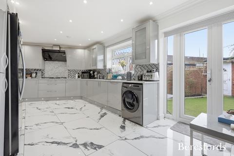 6 bedroom end of terrace house for sale, Charlotte Gardens, Romford, RM5