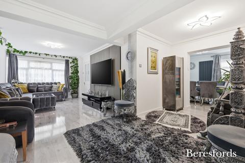 6 bedroom end of terrace house for sale, Charlotte Gardens, Romford, RM5