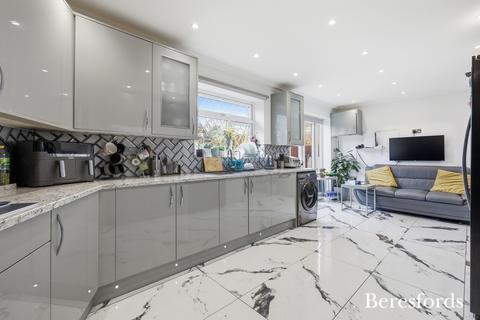 6 bedroom end of terrace house for sale, Charlotte Gardens, Romford, RM5