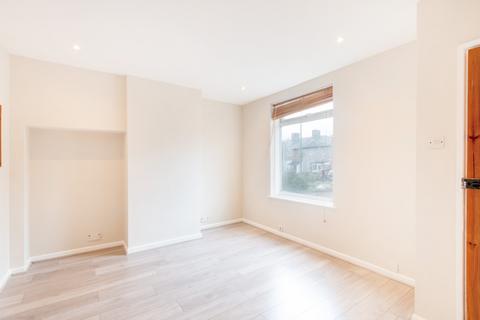 2 bedroom terraced house to rent, Whitland Road, Carshalton, SM5