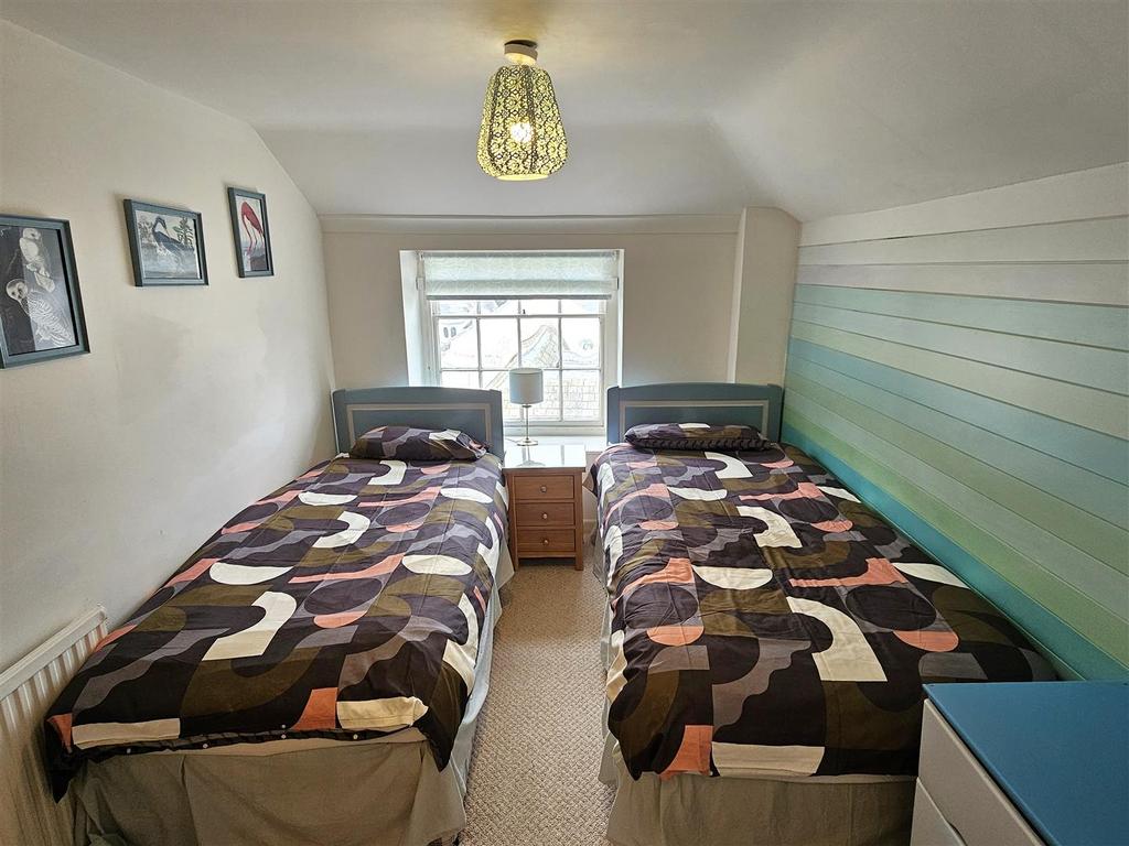 Twin bedroom.jpg