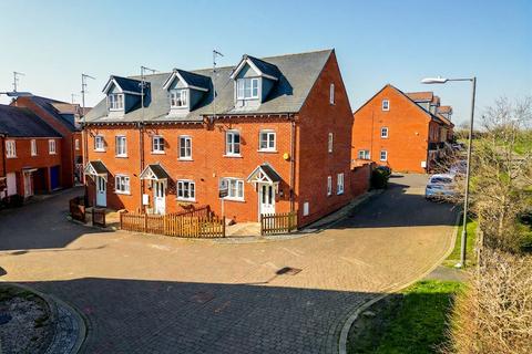 3 bedroom end of terrace house for sale, Rede Close, Aylesbury HP19
