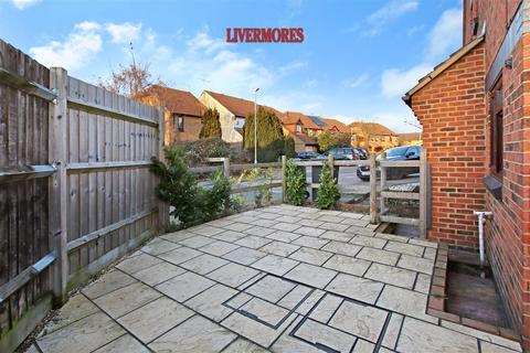 2 bedroom end of terrace house for sale, Whites Close, Greenhithe